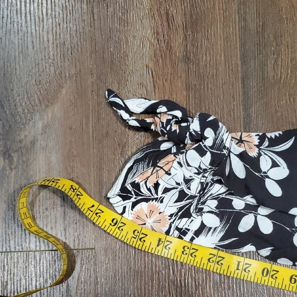 Elevenses Black and White Floral Cropped Pants - Picture 3 of 10